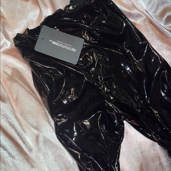 NEW Pretty Little Thing black High Waisted Vinyl Legging SIZE 0 - Picture 5 of 6